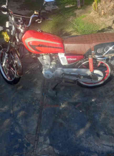 سلام عليكم  دراجه سيفان للبيع موديل  عشرين نضيفه  450الف بيهه محال  ها  رقم***********  بغداد
