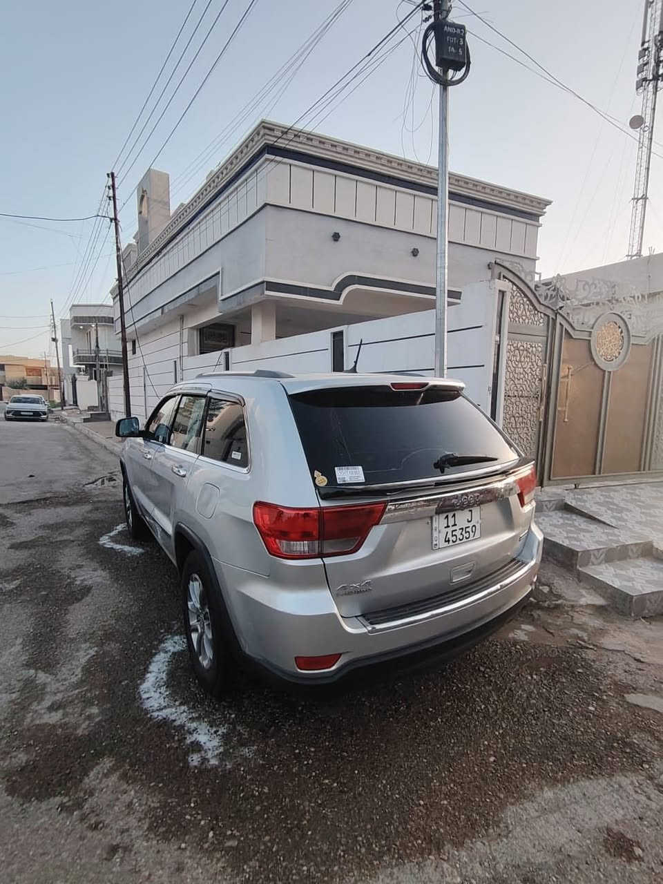 السلام عليكم
جيب لاريدو 2011 امريكي مكفوله السياره جديده بيها فقط كرت بالباب رقم بغداد فول عده الفتحه مكان الرمادي 
السعر اتصل واني حاضر
***********
