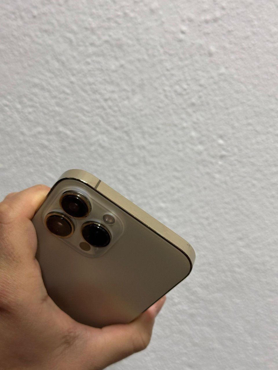 ايفون 13 برو ماكس لون ذهبي المميز ذاكره 512 
ركزلي عل ذاكره عملاقة 512 
ويا ملحقات كارتون + كيبل شحن

فقط مبدل بطارية نسبتها 100نوعية ( دراكون ) معروفة بدلتها ب 75 الف 
والكامرة 0.5 ماتشتغل 

تك سيم + شريحة الكترونية ( تكدر تسوي دبل سيم )

سعره 550 الف ( فقط بيع )

للتواصل عل هذا رقمي وبي واتساب *********** 

مكاني موصل وعندي توصيل لكل العراق
