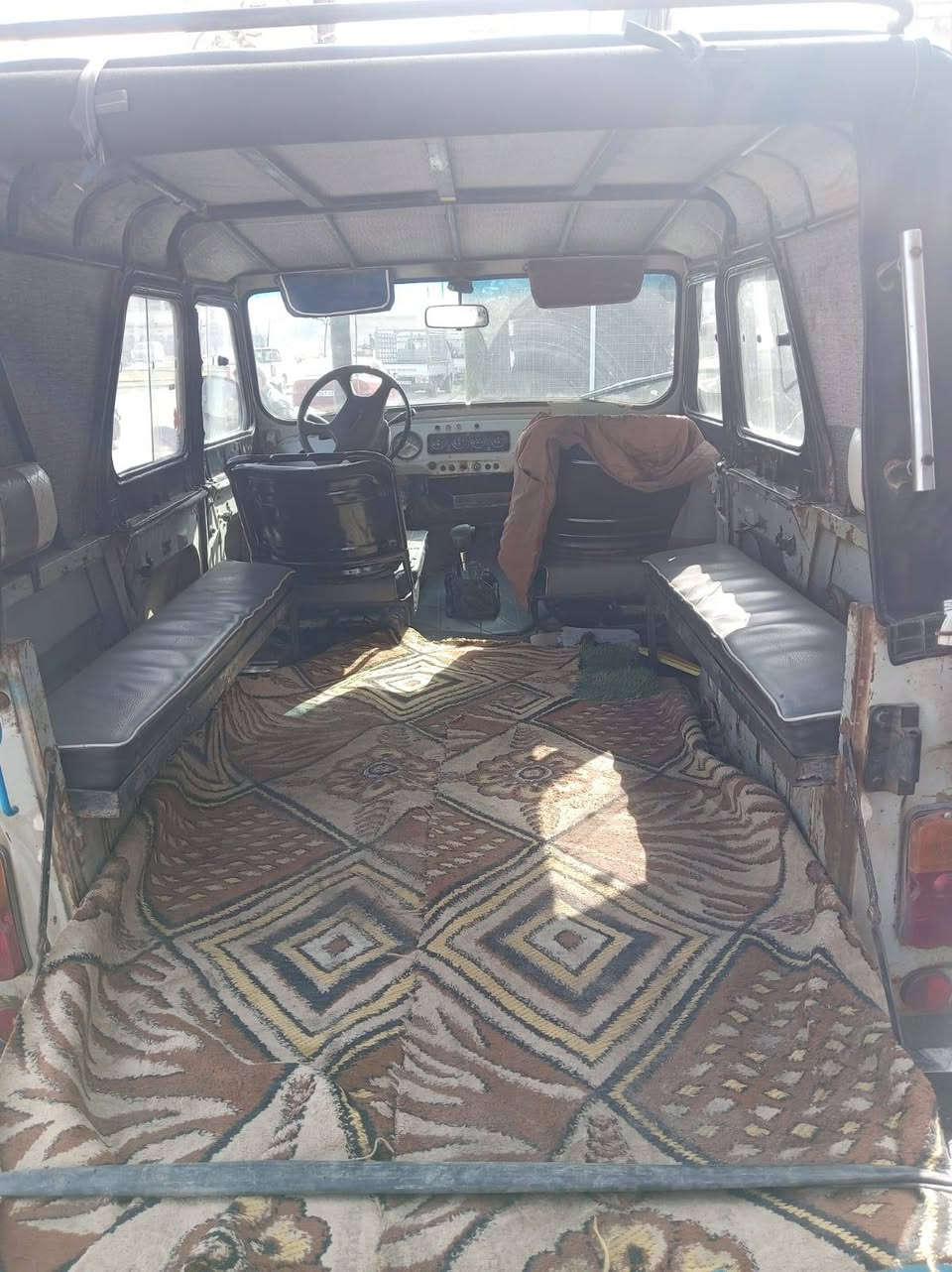 السلام عليكم شباب سيارة 2000للبيع مكينة وكير جدد شاصي جديد السيارة خير من الله  الاستفسار       ***********
