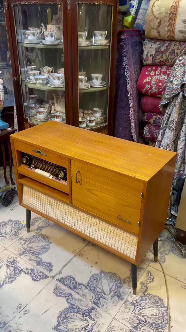 راديو كرام انتيك يعمل بنظام اللمبات صنع سويدي شغال ونظيف جدا
***********

مكاني بغداد
