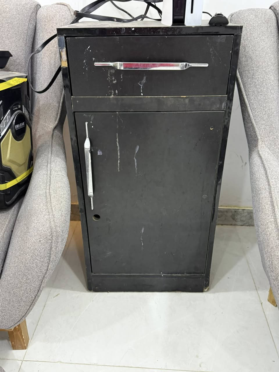 السلام عليكم 
يوجد ٣ كراسي حلاقه 
ويوجد ٤ ميز كومدي 
يوجد ٤ مريات حجم مترين 
يوجد ٣ كراسي ثلاثي حديد 
سعر ٣٥٠ لكرسي واحد +ميز كوميدي + مرايه وحده + كرسي ثلاثي حديد 
المكان قبله حي بغداد 
رسلني خاص إذا تحب تشتري اكثر مِہטּ قطّعه او مفرد


**إذا كنت صاحب هذا الإعلان وتريد حذفه لأي سبب، رجاءا أرسل رسالة إلى الدعم الفني**