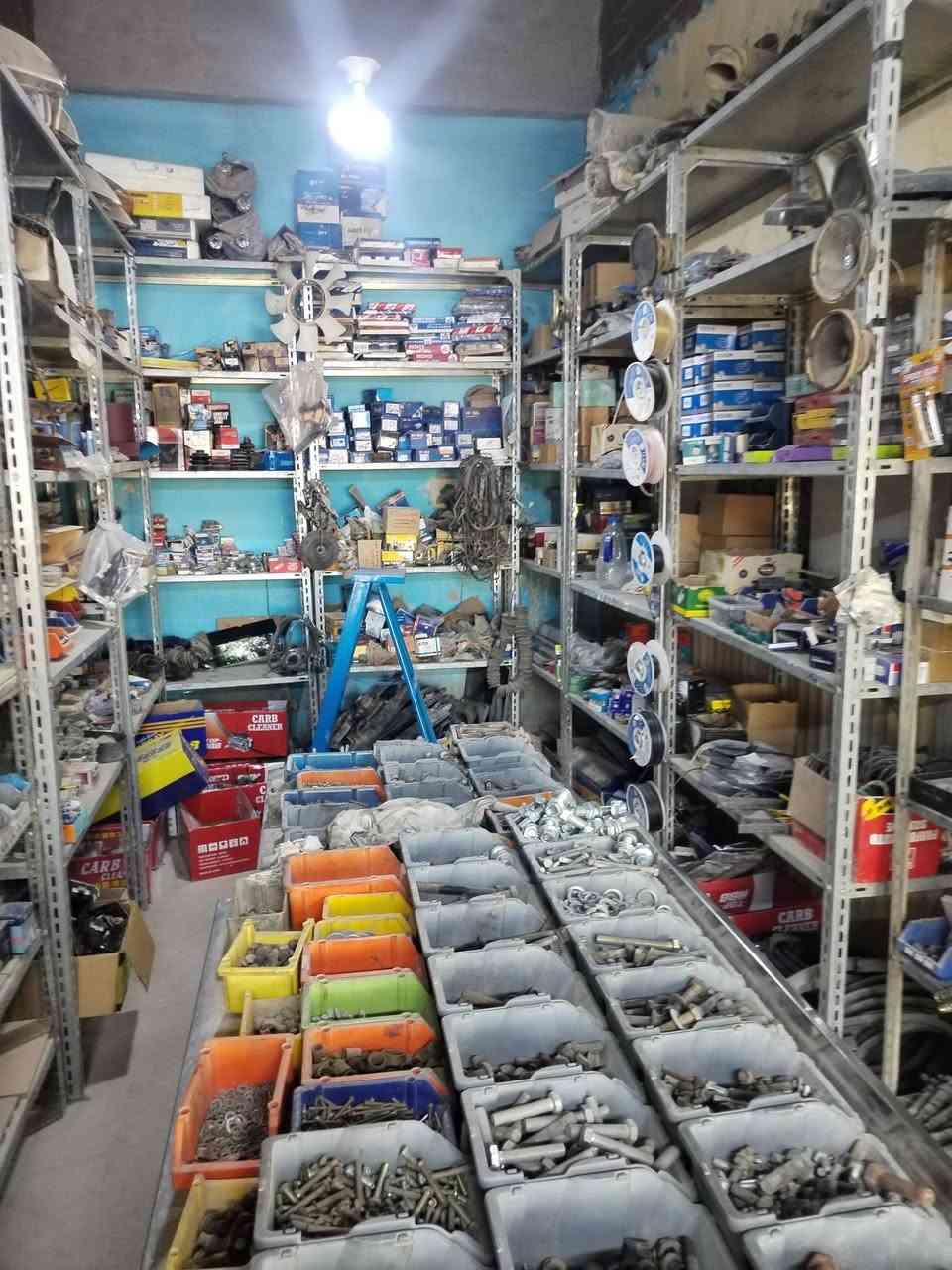 للبيع للبيع للبيع محل وكيل ادوات احتياطيه كافه أنواع السيارات مكان المحل داخل حي الصناعي ما بين الحصوه والمشروع قرب الروائي نهاية حي الانتصار على شارع حله بغداد في حي الصناعي تفاصيل المحل داخل الفيديو أو الصور المنشوره رقم صاحب المحل***********
