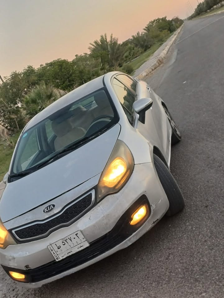 السلام عليكم
كيا ريو 2012 خليجي 

بيها ثلاث قطع بدون دواخل 

جاملغ امامي طخه وهلال الخلفي طخه 

محرك 1600 دوش المرغوب 

رقم بغداد مشروع وطني 

تواير وصدر جديد 

تبريد ثلج 

كهربائيات كامله السياره جاهزه من كل شي 

مكان صلاح الدين 

السعر ٧٣ وبيها مجال 

الاتصال على الرقم ***********
