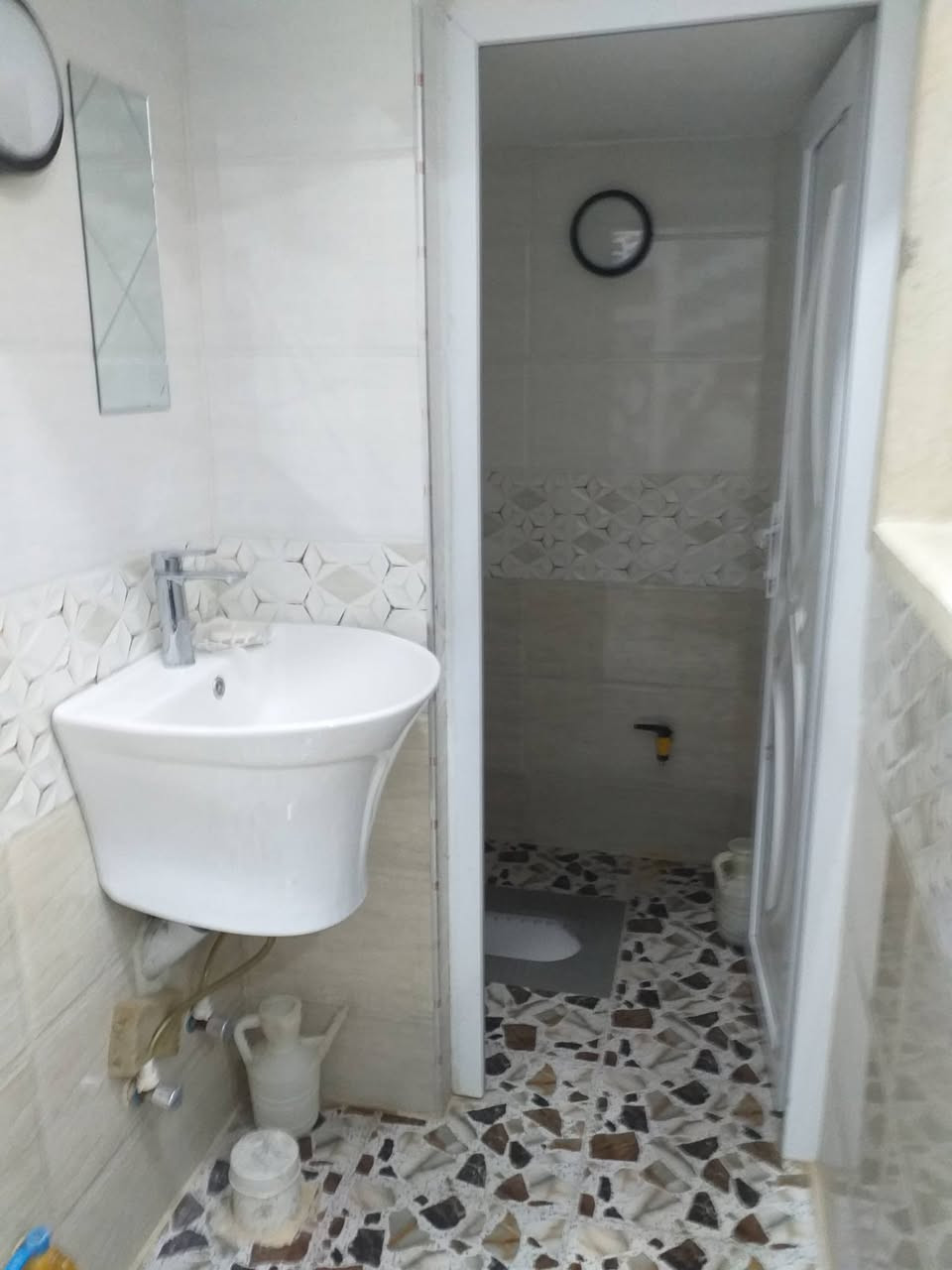للبيع
دار سكني بناء حديث نظيف جدا بناء مهندس في حي الوحدة الثانية ( المفوضية ) قرب المولدة الحمراء ( المربع المميز )

سند طابو الزهور شرط التحويل

المساحة ١٠٠ متر / الواجهة ٥ × ٢٠ / طابقين ونص / يقع على شارع بعرض ١٥م

الطابق الأول يتكون من غرفة نوم - هول - مطبخ - استقبال منور - كراج - حمام - تواليت خارجي وداخلي 

 الطابق الثاني : ٢ غرف نوم / هول / صحيات / بلكونة

النص طابق غرفة كبيرة وبيتونة واسعة 

في كل طابق غرفة سويت

الواجهة سيراميك - الارضية بورسلين والجدران سيراميك - سقوف جبسن بورد ومغربي

السعر ١٢٥ مليون قابل للتفاوض
الدلالية ١%

للتواصل مراجعة مكتب الجوزاء الكائن نهاية السايدين المؤدي الى مدرسة الوحدة وجامع الرحمن

او الإتصال على الأرقام التالية في الأوقات من الساعة ١٠.٣٠ صباحاً لحد الساعة ٩ مساءً :
***********
***********

يوجد لدينا عروض اخرى بنفس المنطقة

لعرض عقاراتكم من بيع وإيجار راسلونا عبر صفحتنا او إتصلو بالأرقام أعلاه او زورو موقعنا

تابعو صفحتنا لتصلكم عروضنا اولاً بأول

#مكتب_الجوزاء_للعقار وسيطك العقاري الافضل
