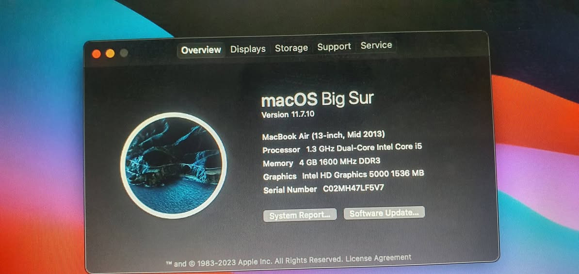 جهاز ماك بوك أير (MacBook Air) أصلي، يتميز بخفة الوزن والأداء المستقر، مناسب جداً للدراسة، التصفح، والأعمال المكتبية. الجهاز بحالة ممتازة جداً (مثل الجديد) وشغال بنظام macOS Big Sur.
المواصفات التقنية:
الموديل: MacBook Air (13-inch, Mid 2013).
التخزين: 256 ssd
المعالج: Intel Core i5 بسرعة 1.3 GHz.
الرام (Memory): بحجم 4 GB.
كرت الشاشة: Intel HD Graphics 5000 (1.5 GB).
الشاشة: 13.3 إنش بدقة وضوح عالية (1440 \times 900).
لوحة المفاتيح: تدعم اللغة العربية والإنجليزية (أصلية).
 حالة البطارية:
الحالة (Condition): Normal (طبيعية).
عدد الدورات (Cycle Count): 406 دورة فقط (يعتبر قليل جداً لموديل الجهاز، مما يعني استجابة ممتازة للشحن).
 مميزات إضافية:
نظافة خارجية وداخلية 100%.
النظام محدث ومستقر جداً.
تصميم نحيف وأنيق وسهل التنقل.
 المكان: [مدينة الامال استخدام شخصي] السعر: 250 الف )
 للتواصل: ***********
الملحقات: شاحن اصلي فقط
