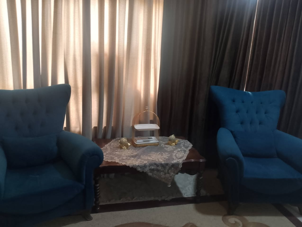 غراض للبيع تخم قنفات عشر مقاعد وثلاجه جبسون كبيره للاستفسار ***********
