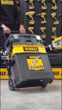 ديوالت • متوفر • أدوات كهربائية