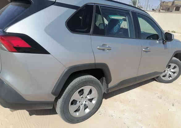 تويوتا راف فور
2019 LE
لون سلفر
دفع رباعي
الممشى 58 الف ميل فقط
حادثها حلوو دعامية فقط فقط
الباقي بدون كلشي
تحويل مباشر هزة وفحص مرور جديد
سعر 212 قابل للتفاوض 
***********
هيت
