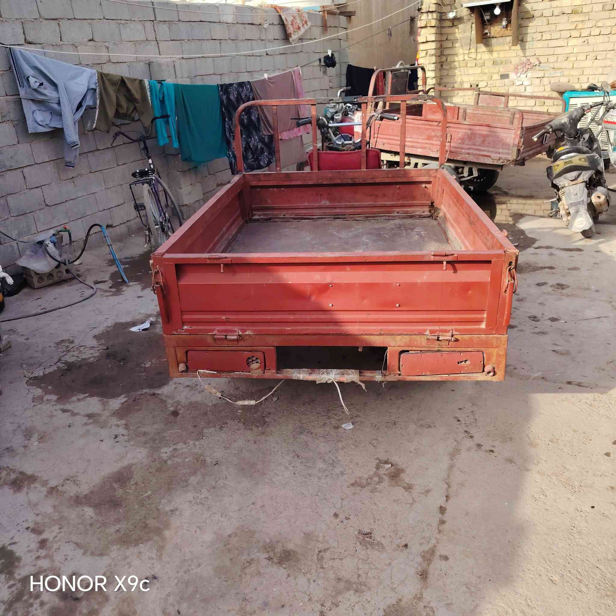 السلام عليكم ستوته للبيع موديل 15 رقم وسنويه بس مال الصفاحيات قاصهن مكاني حله ابو غرق السعر 800 وبيها مجال  ***********
