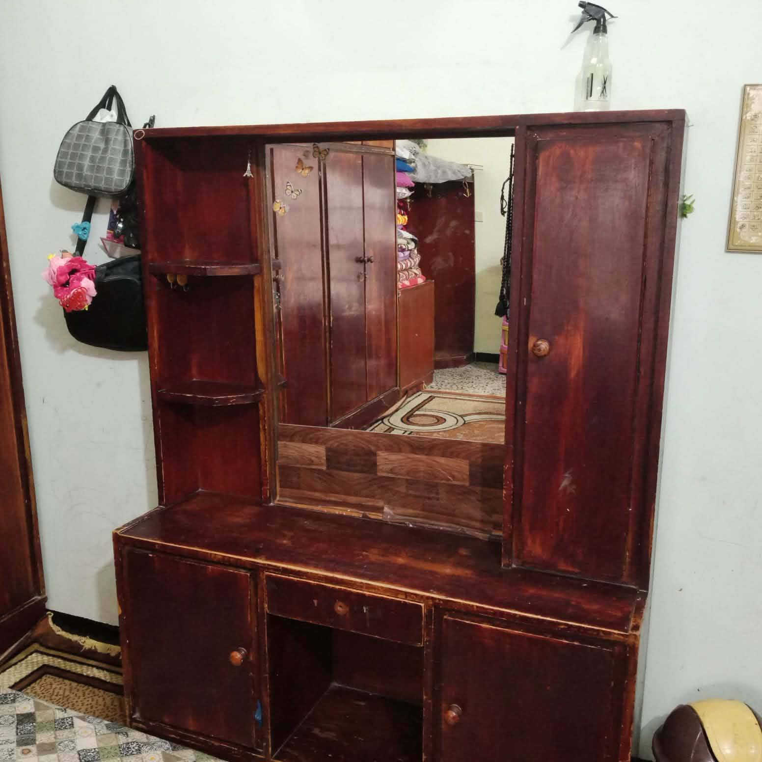 غرفة نوم حطاطة كنتور 6بوب ملحق 200
بوفية 50
زاوية 25
العنوان صقلاوية ***********
