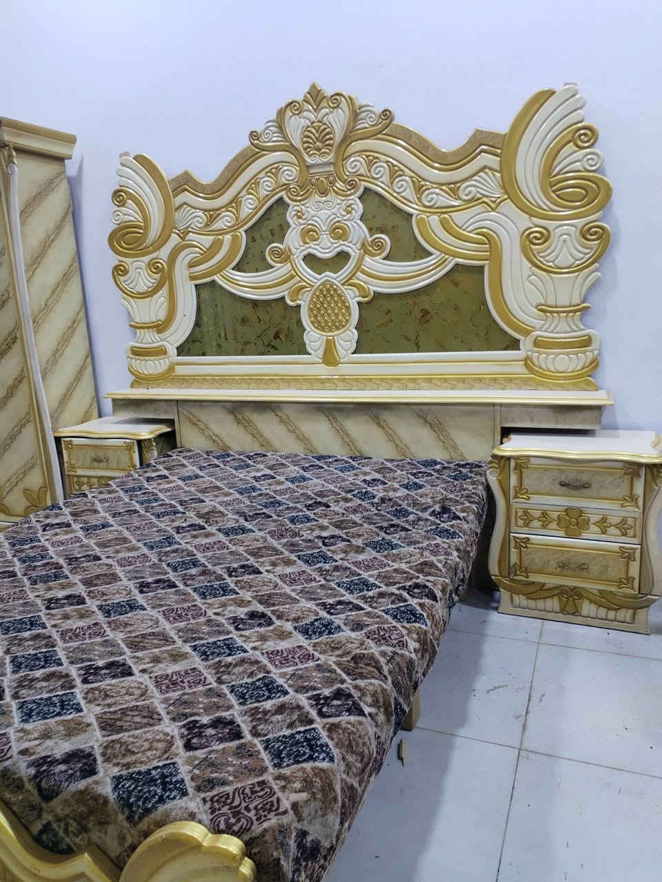 - خشب عراقي فول"   🚪
- غرف نوم" 🔥🪵
- كناتير باب" 2/3/4/5🚪
- بوفيات" قـ متر ونص 2 مـ 3 مـ
- العنوان" الـرمانةة البـعبيد
- للـستفسار"وتسـاب ***********
