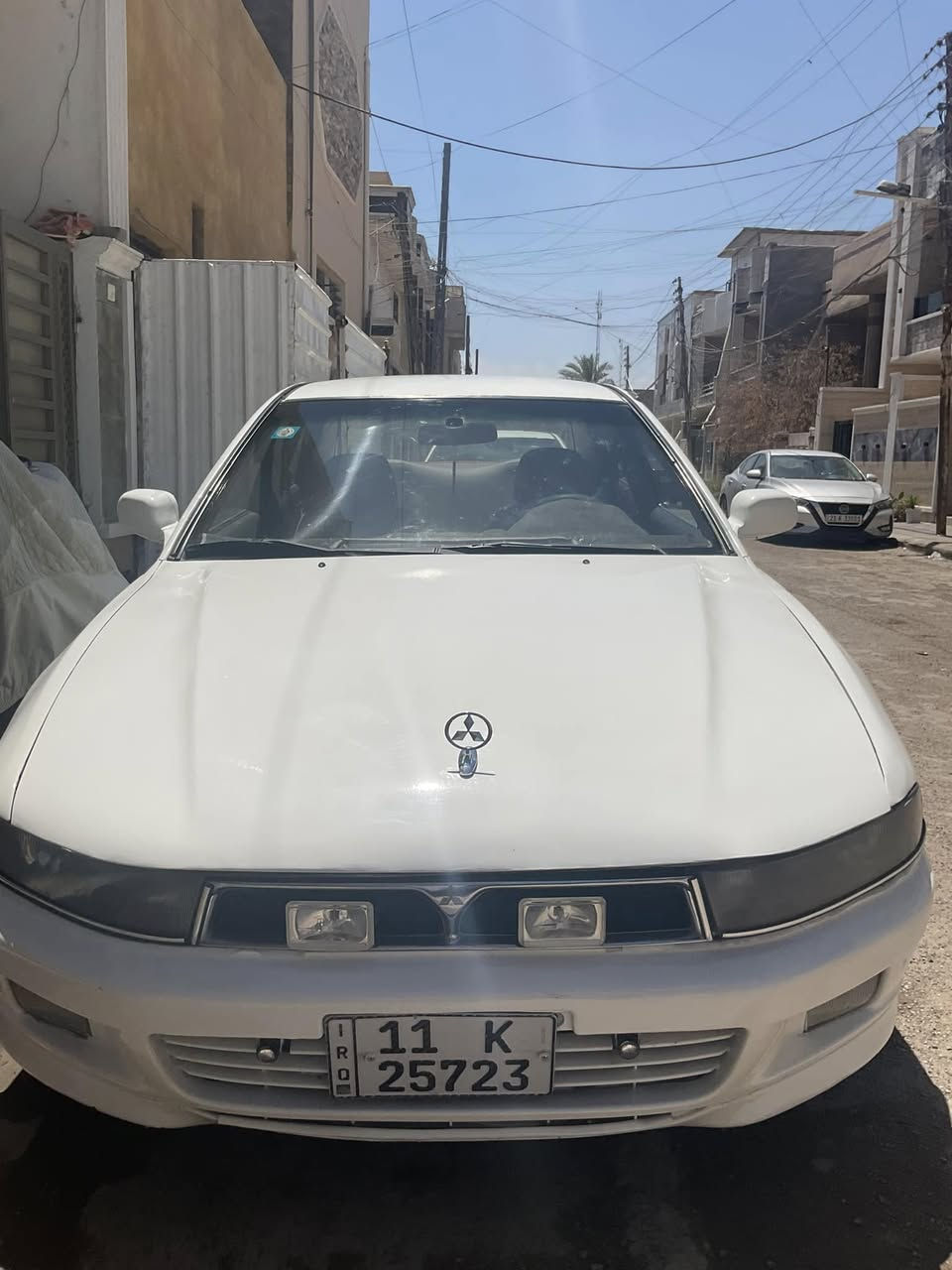 السلام عليكم هاي السياره مال صديق امانه سجلها باسمي وسافر كلشي ما اعرف عن السيارة أبيع كوم حديد الأعرف عليها كير ومحرك وكهربائيات وتدفئة وتبريد كلها تشتغل لأيتات لد كير أوتوماتيك جام أوتوماتيك  سنتر لوك تخم تاير سياره مصبوغه كلها متسوبيشي 2004 بغداد الدولي سعر ٤٥$ ورقه بيها مجال  رقم الهاتف ***********
