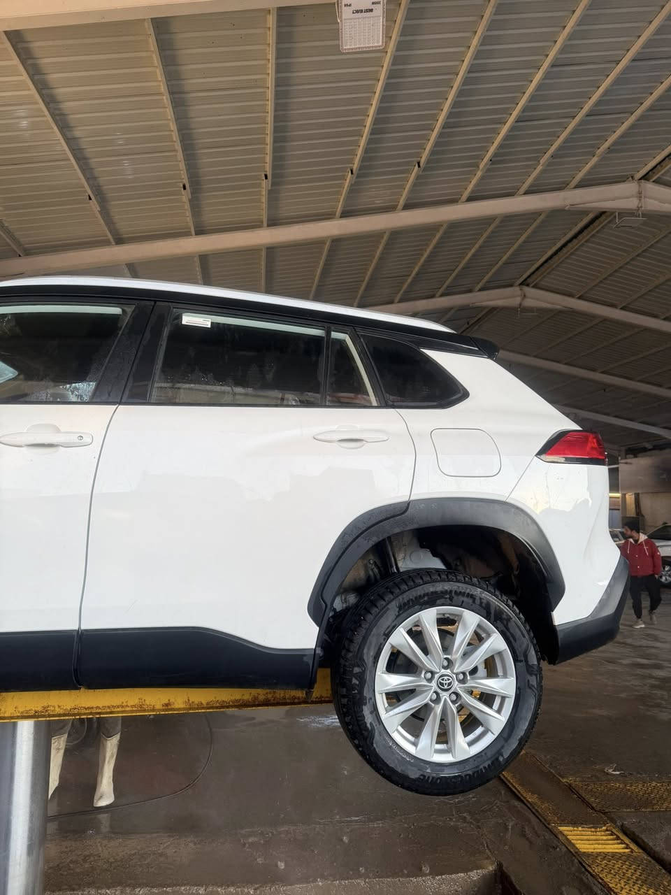 سلام عليكم كورلا كروز شركة ساز مو صيني سياره كفاله عامه موديل 23ماشيه 17 الف كيلو قابل للزياده  بعده بلظمان تو كلر ابيض قماره سوده معروفه مواصفات كروز ساز سياره رقم بغداد باسمي تحويل ثاني يوم سعر مطلوب 21500 دولار بيه مجال او مراوس ويا راف فور حصرا ونتفق على الفرق ***********مكاني بغداد كاظميه
