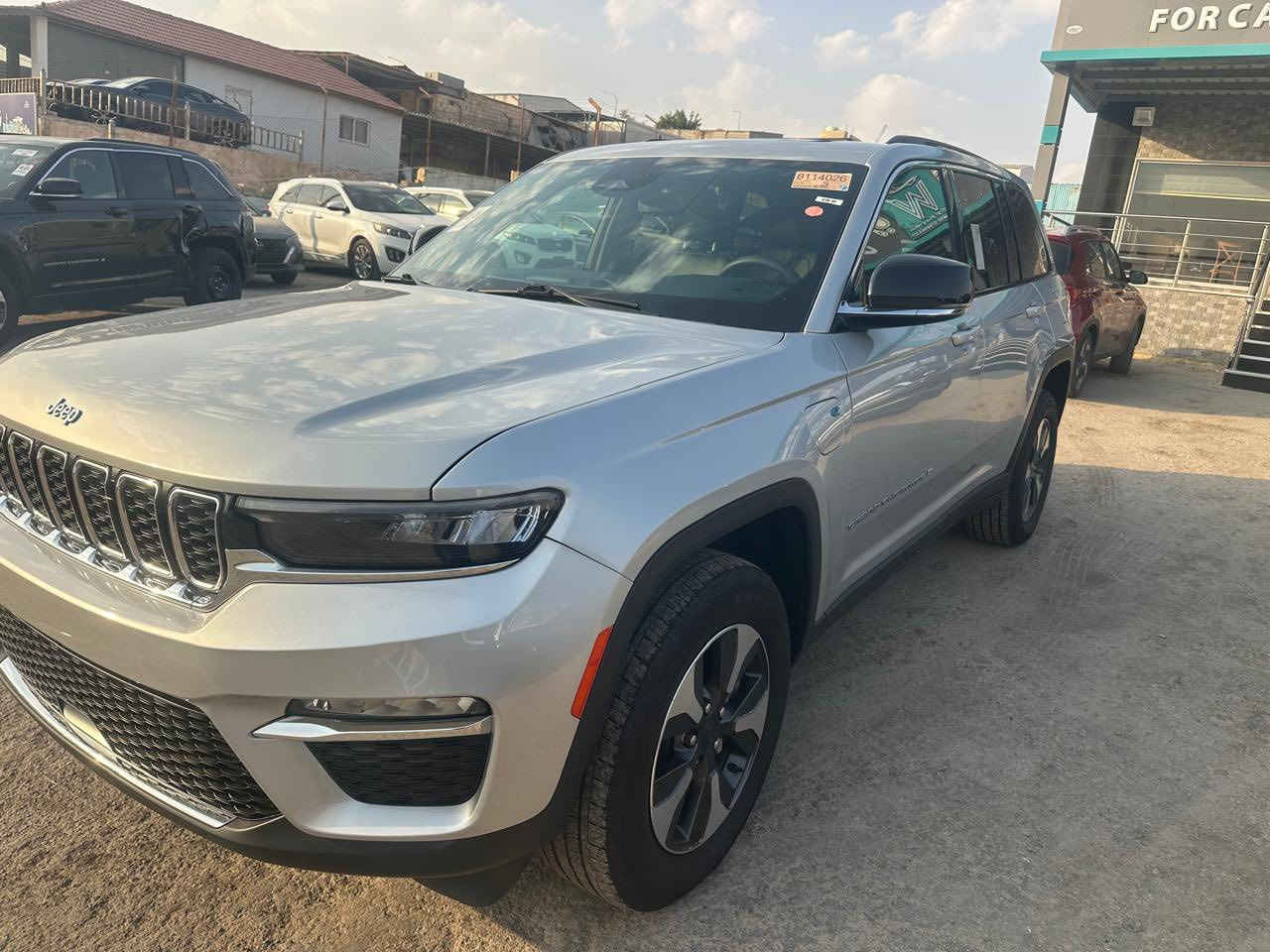 � للبيع – جيب جراند شيروكي هايبرد 2024 (4xe) 🔥

المواصفات:

• موديل: 2024

• نوع: هايبرد Plug-In

• محرك 2.0 تيربو + محرك كهربائي

• قوة 375 حصان وعزم قوي للطرق الوعرة 

• نظام دفع رباعي 4×4

• جير أوتوماتيك 8 سرعات

• مدى كهربائي يقارب 40 كم على البطارية 

• شاشة كبيرة + أنظمة أمان حديثة

• الممشى : 84,000 كيلوا

• السيارة مغلفة ppf امريكي 

✨ سيارة قوية، اقتصادية بالوقود، وتكنولوجيا هايبرد حديثة تجمع بين البنزين والكهرباء.

📍 السيارة متوفرة في بعقوبة

السعر :315 ورقة 

السيارة مرقمة بغداد 

هزة وسنوية جديدات 2026 

📩 ***********
