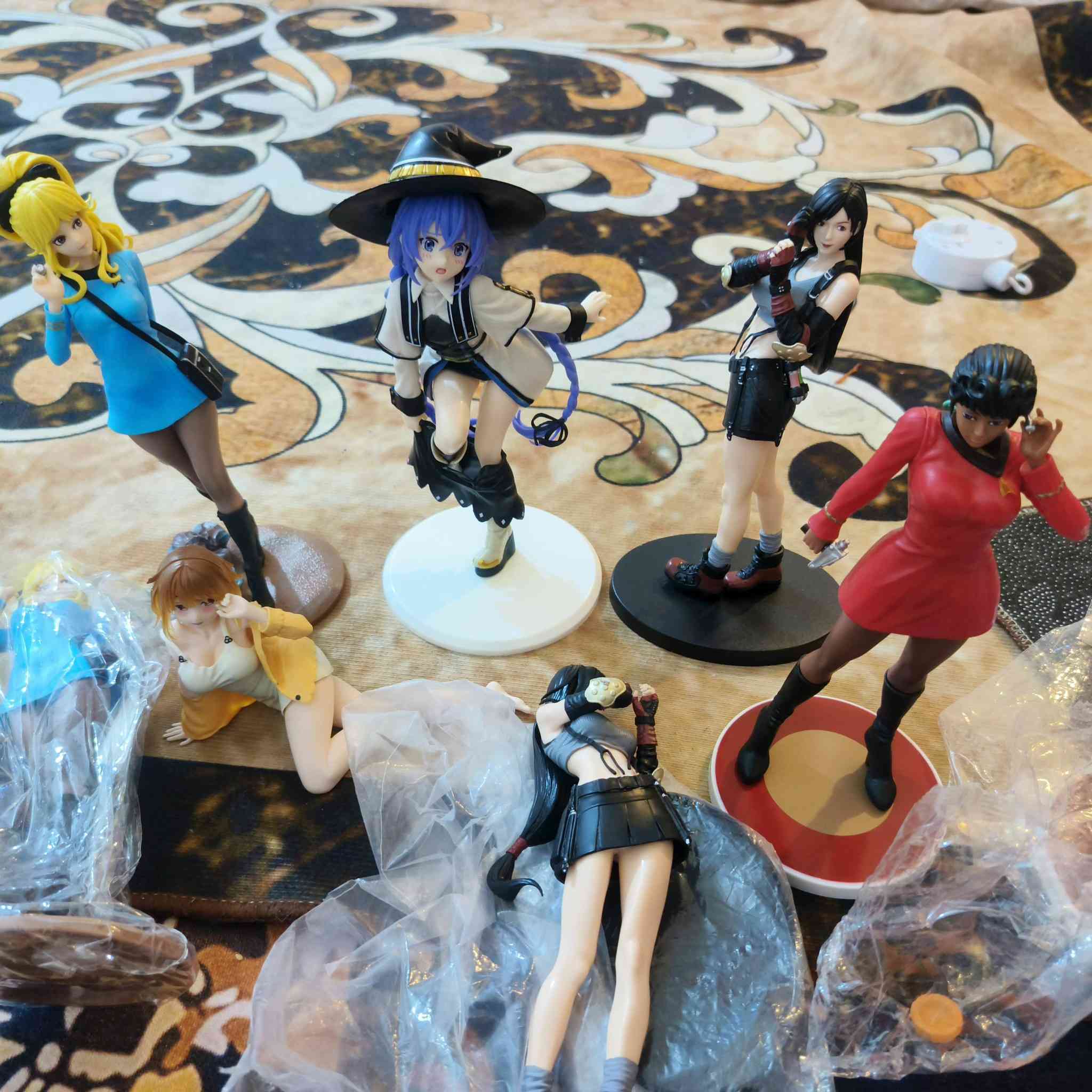 مجسمات الي يريدهن شلعة ينطيني سعر وبالعافية ١٢ مجسم
السمرة ٦ قطع
ام الازرق ٢
ام شعر الاسود ٢ والباقي قطعة قطعة


**إذا كنت صاحب هذا الإعلان وتريد حذفه لأي سبب، رجاءا أرسل رسالة إلى الدعم الفني**