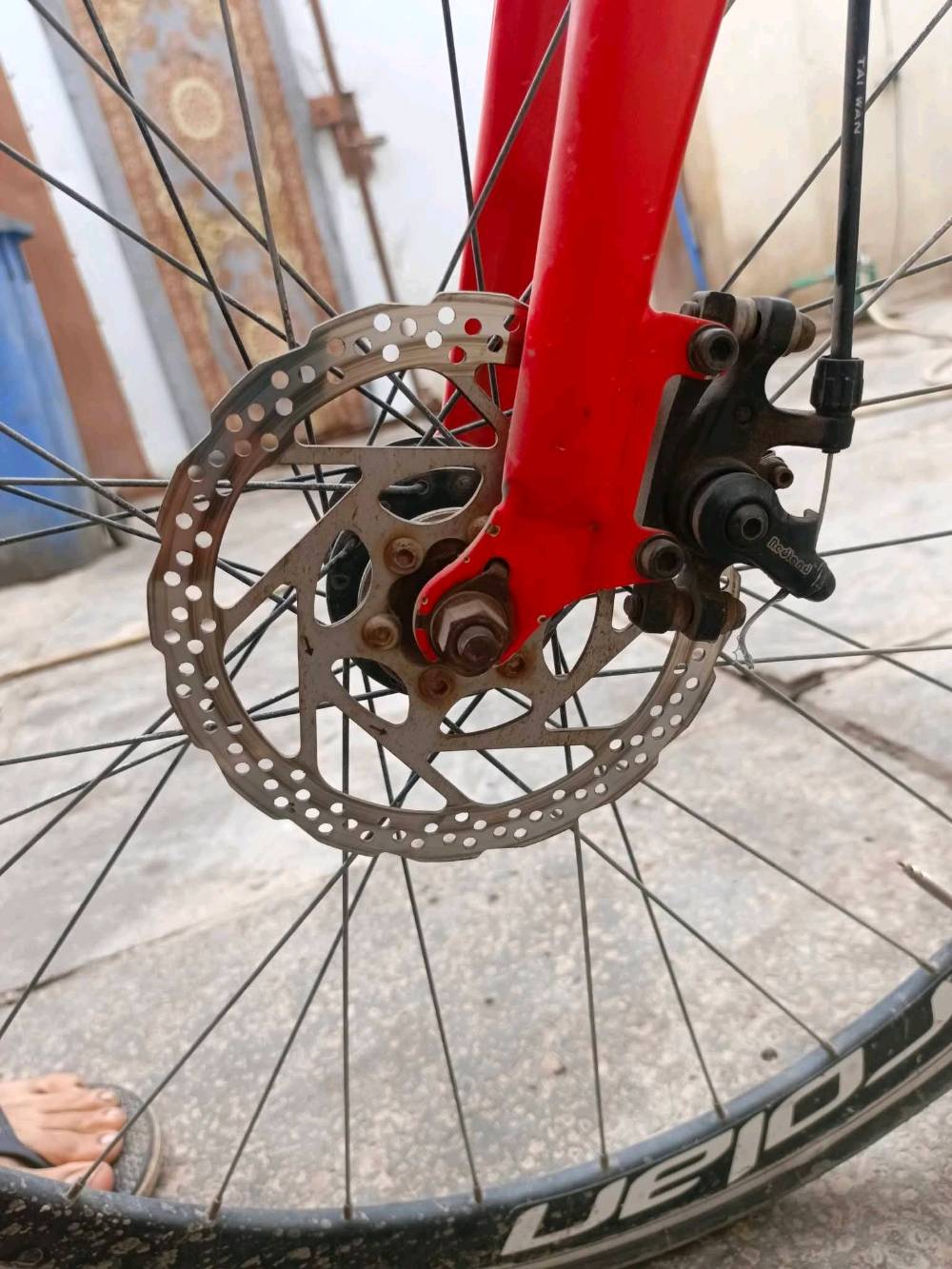 رود حجم 27 / C700
الماركة: كرولان (Crolan) مختم 

بريكات دسك 

بدالات 7/3

السعر 180 و بي مجال

واتساب: ***********
