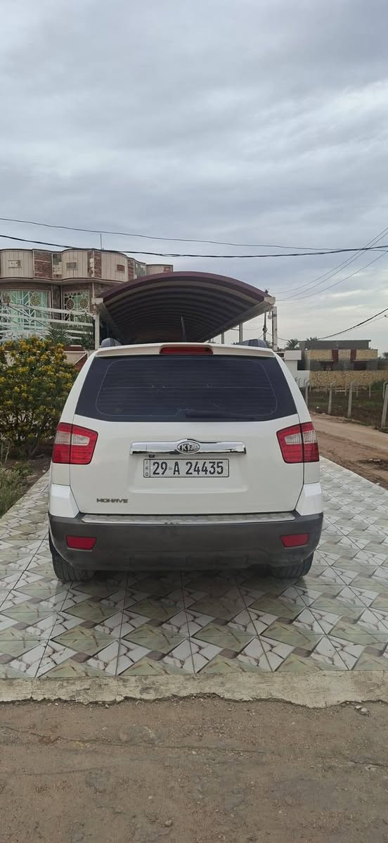 السلام عليكم كيا موهافي موديل 2014 خليجي سياره جديده رقم  انكليزي بسمي تحويل مباشر
ماشيه 130 حقيقي
المواصفات فول 1/1  
حساسات 
خزن ميموري
زراك لايت
بصمه تشغيل وبصمه ابواب 
مري شفط 
كشنات جلد و كهرباء  
3قطع تبريد مركزي 
فتحه سقف 
نظام نزول منحدرات 
جنطه شفط كهرباء 
محرك 6 سلندر مكفول من الفتح على وضع الشركه
كير مكفول حداديه جديده 
تخم تاير جديد
 
مكاني  بابل 
السعر 155 
  ***********
***********
