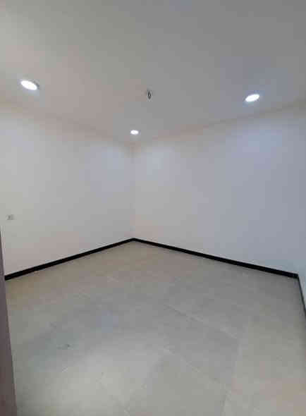 السلام عليكم بيت بلكوت الجديده العامري شارعه يخبل ومرتب كهرباء وماء ومجاري  قريب عالشارع  مساحته ٢٠٠ م بي غرفتين نوم وصاله ومطبخ واستقبال وصحيات داخليه وخارجيه ومناور عدد ٢ بيت جديد وابد ممسكون  سعره علخاص.    ***********. *********** رقم القطعه ١٦٩
