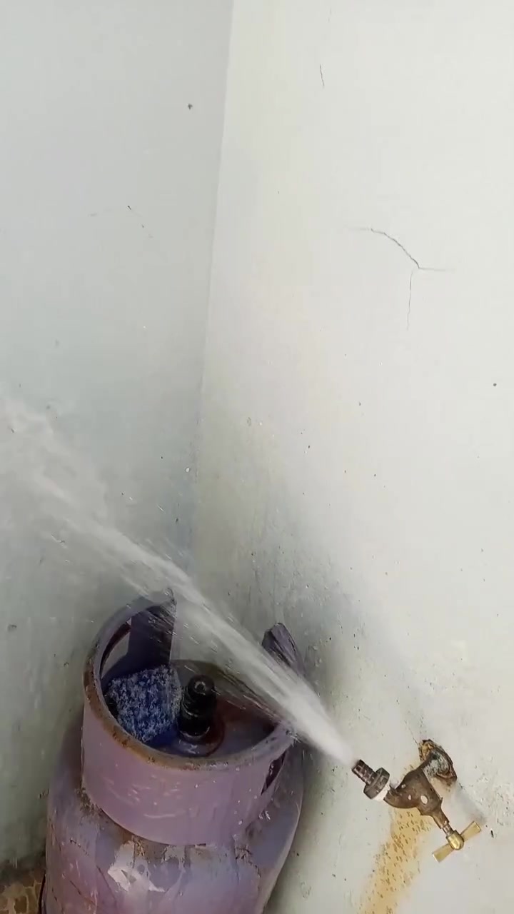 متوفر دار للبيع بجمعية زيونه سومر زيونه الأولى بظهر سوق زيونه
المساحه 120م طابقين سيراميك كاشي سقوف ثانويه موقع مميز جدا   والماي طلقه بي ماشاء الله يحتوي على 5غرف زائد هول داخلي كبير ومغاسل وبلكون مقابيل البيت حديقه 150متر تابعه للبيت الحديقه مال بلديه والبيت بي معامله تثبيت اصوليه من البلديه  كامله للأستفسار عن البيت مراسلة ع خاص


**إذا كنت صاحب هذا الإعلان وتريد حذفه لأي سبب، رجاءا أرسل رسالة إلى الدعم الفني**