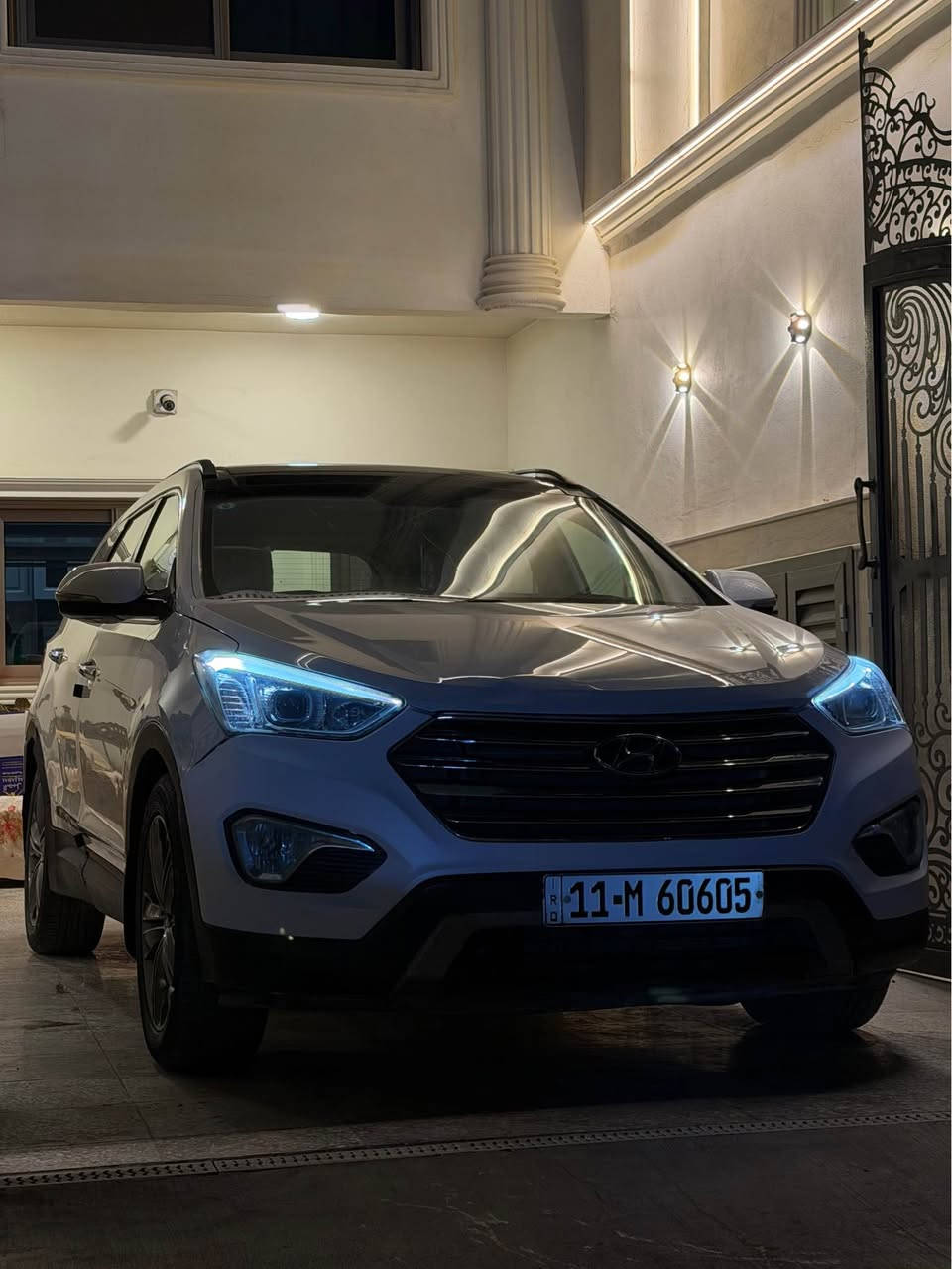 السلام عليكم للبيع او المراوس 
كراند سنتافيا خليجي 2014 vip فول مواصفات 7 راكب 6 سلندر  رقم بغداد الجديد سياره مكفولة عدا باب السائق مبدل نفس اللون اصلي فقط سياره جاهزه مابيها نواقص 
مواصفات السياره 
1_بصمة 
2_بانوراما 
3هاند بريك بصمة 
4 اوتو هولد 
5_ ثلاث قطع تبريد 
6_ تحكم سترين وحساسات خلفية كامرا 
7 _ 6 سلندر 
8 _ 7 راكب جلد 
9 _زنون 
10_ زراك لايت 
السياره عليها ادامة كامله منظومة البانزين ومنظومة المي صدر امامي جديد تخم تاير جديد 
السياره رايدها ب 157وبيها مجال بسيط للشراي مكاني الاعظمية 
*********** بغداد, العراق
