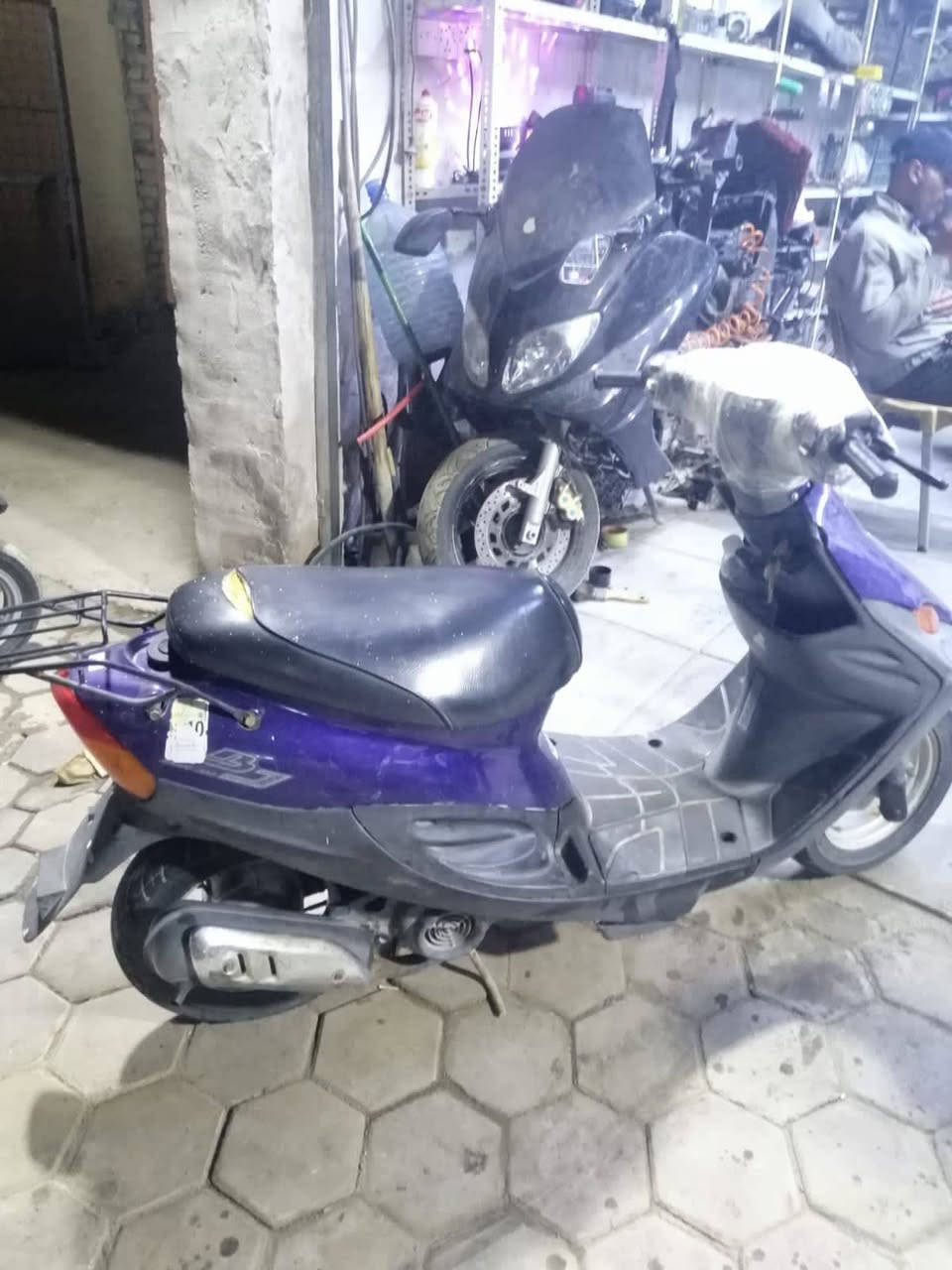 دراجه بيجي نضيفه كهربائيته كلهه شغاله  مكينه بلاد مامفتوحه تواير حاويه مستعجل عله بيعتهه السعر 450 مكاني ناصريه مدينه ***********
