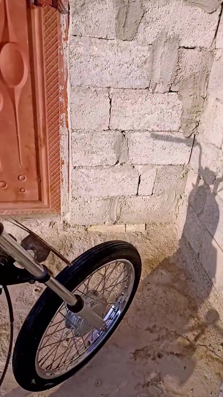 السلام عليكم 
 دراجه وشاصي للبيع       .....كلك .. مكفولات عشاير + اطيك مكاتبه 

مكينه انتنس بستم عالي 
مفتوحه  ولفات بس  
الدرجه خير من الله ماتنكض لا بصله ولا بمعدل 

السعر  375 الدراجه 

مكان بغداد النهروان 

والشاصي 50. وبخدمت الشراي 
للاستفسار.    ***********. واتساب او اتصال
