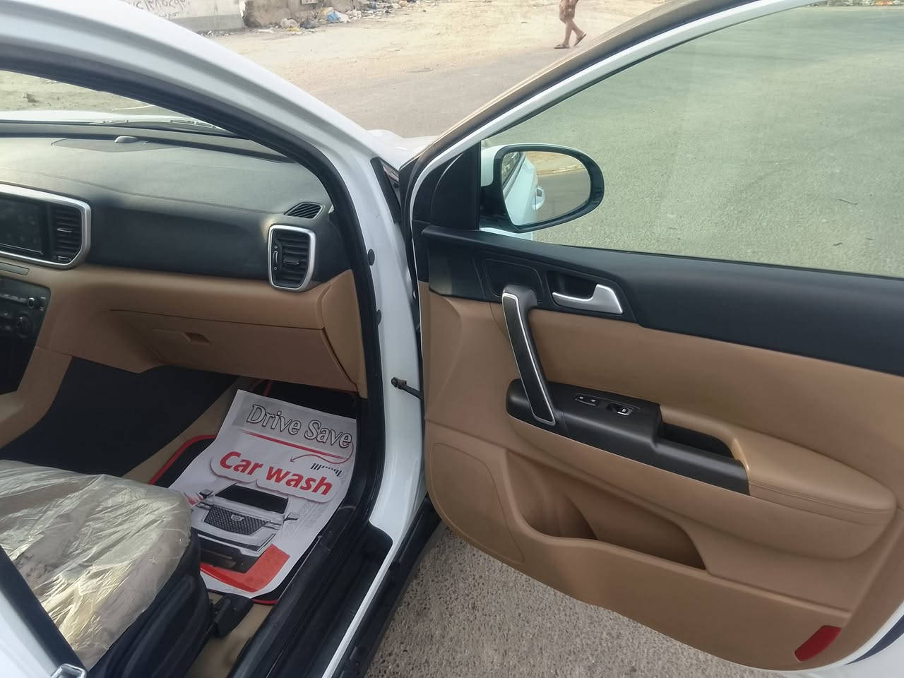 السلام عليكم 
سبورتج 2020 خليجيه ضمان الشركه الدوليه 
المواصفات 
حساس امامي خلفي 
مري شفط 
اشاير بلمري 
3 وضعيات قياده 
كاميرا خلفيه 
ماشيه 58 
مكفوله من الصبغ والتبديل 
عدا بارد نص اصبع بقبق الجنطه 
مكانها بغداد الدوره 
السعر 210 وبيها مجال 
***********
