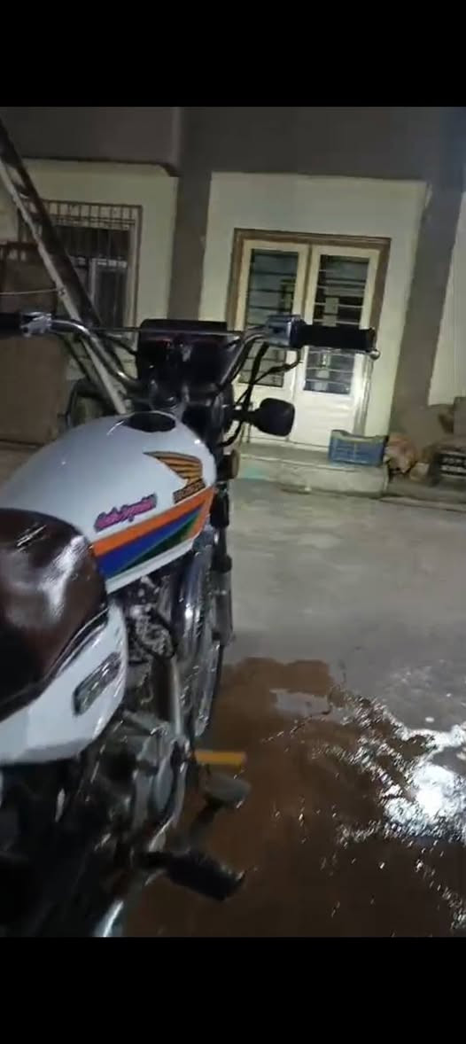 ماطور تايكر  2018 محرك معمر مره وحده مابي اي شي لا سحب ولا نفخ الدراجه نضيفه السعر 300نهايتو 275 هاذ الرقم ***********
