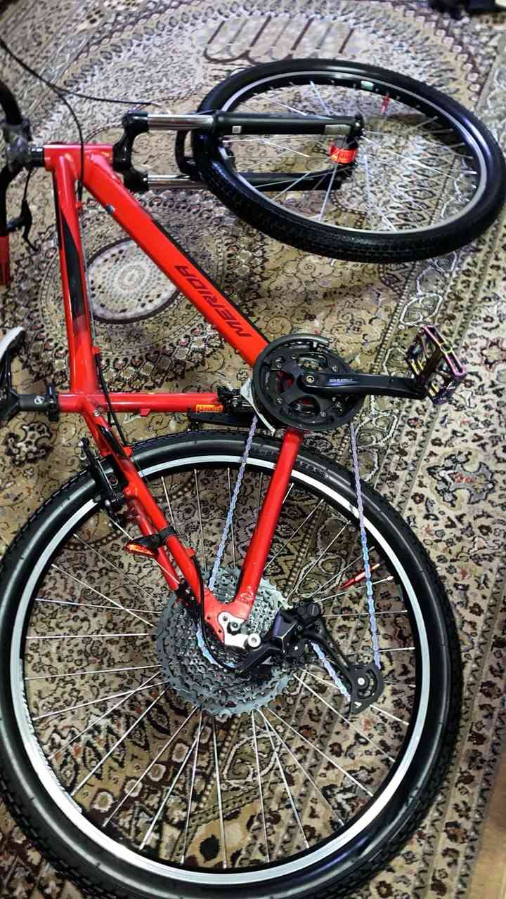 السلام عليكم ، دراجة ميردا جبلي استعراضي مزوده طبعاً عليها سيت ديور مكينة 12 وعگرب وگير كله ديور وزنجيل اصلي 7 الوان وچفايات رجل 7 الوان وبطيخة ماركة TANK سبع الوان صوت عالي طرب ، مستعجل على بيعته السعر 400 قفل مكاني الشعب للأستفسار واتساب ***********
