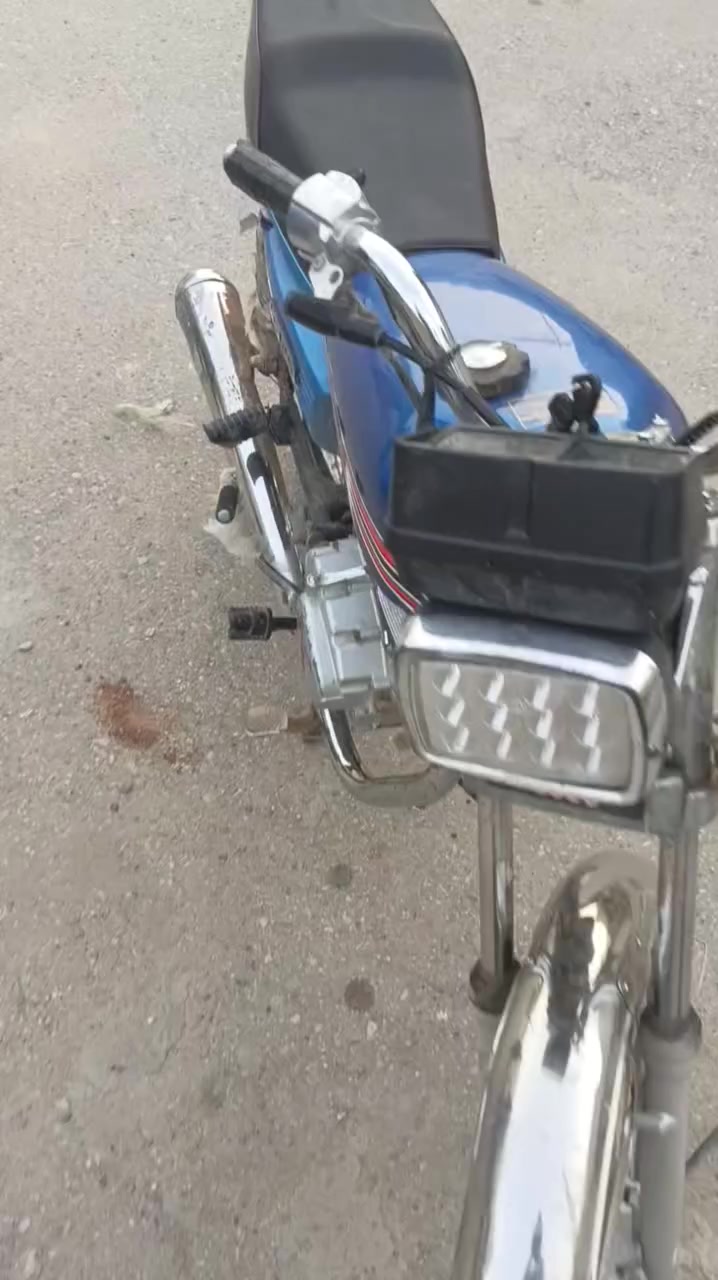 السلام عليكم دراجه ارشه 2020
دراجه نضيفه دراجه اوراق  محرك مبدل ولفات كهرباءيات شغاله كله نقصه سله الدراجه من اول هندر 700بيه مجال 
***********
