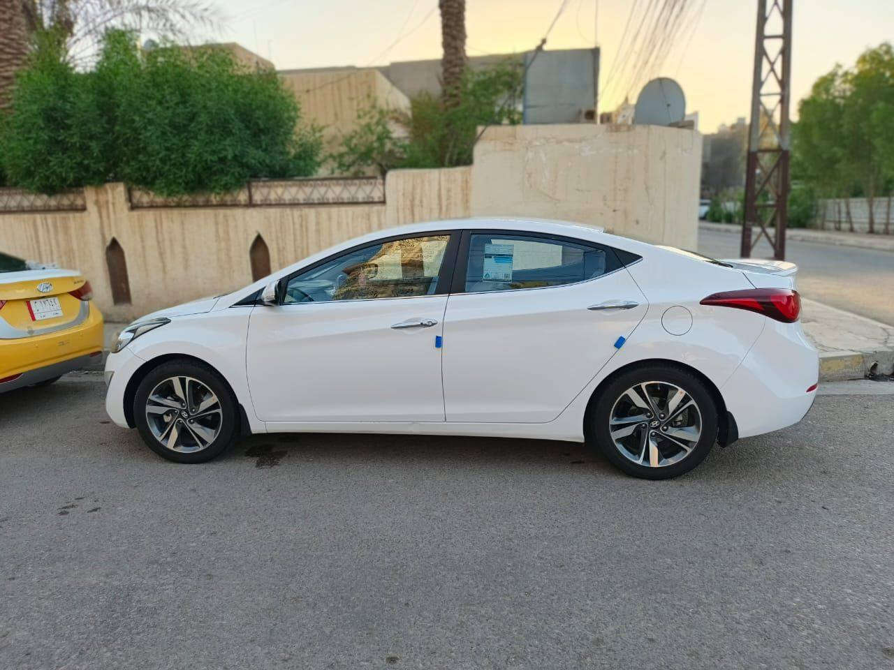 السلام وعليكم
النترا 2015 وارد خليجي GLs سيارة ليمتد فتحة سقف بصمة تشغيل كشنات كهربائية قطعتين تبريد مري شفط حساسات خلفية بيها قطعة وحدة مكاني بغداد حي الخضراء 
رقمي ***********
