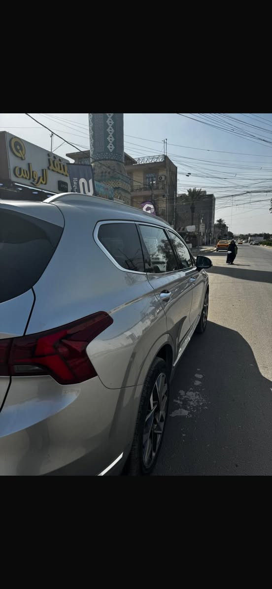 الهم صل على محمد وآل محمد
السلام عليكم 

للبيع هيونداي سنتافي 2022 فئة ( كالكرافي 1/1 ) 

فول مواصفات (VIP) اعلى خط انتاج🔶

2022 SANTA FE Calligraphy

 

🛑السيارة رقم بغداد  بأسمي   (

ماشية :80 الف 

السيارة مكفولة من التعديل و الصبغ و الايرباك

كير و محرك و كهربائيات كلة بلاد مكفول

حادث السيارة بسيط جداً()  

المواصفات :

محركها 2500 " توربو 281 حصان (اقوى عزم من الستة سلندر و اقتصادي)

  كير  ٨ نمر  دبل كلج 

1- تشغيل بصمة و تشغيل عن بعد

بصمة دخول و بصمة خروج

السيارة تتقدم و تترجع من البصمة

2- فتحة سقف بنوراما 

سقف كنتارا

3- _4_كامرات 360 درجة

4- _12_ حساس و رادرات 360 درجة 

خاصية الاوتو بارك 

رادار امامي خلفي توقف ذاتي رادار جانبي تنبيه و نقاط عمياء

5- جميع الكشنات كهرباء 

جميع الكشنات جلد

كشنات امامية تدفئة تبريد 

الكشنات الخلفية تدفئة

كشن سايق خزن وضعيات

مع بردات خلفية بلاد

6- اشاير بالمري

مري شفط 

مري قلاب مع البك

7- شاشة كبيرة معَ نظام سماعات هارمن كاردن 16 سماعة

مع نظام Apple CarPlay, Android Auto

ايضاً انارة محيطة داخل السيارة متغيرة الألوان 

مع نظام شحن وايرلس للهاتف

ايضاً اوامر صوتيه

8- اربع انظمة قيادة (سبورت ،كومفورت ، ثلجي ، سمارت)

عداد السرعة في شاشة السائق يتغير حسب نظام القيادة

مع نظامHTRAC ( الدفع الرباعي)

مع نظام نزول المنحدرات

9- هاند بريك بصمة

نظام اوتو هولد

10- داتشو بالجامة الامامية للسائق لعرض السرعة و تحذير المسارات

11- لايت امامي اربع عدسات زنون عالي ناصي مع لد نهاري 

بك لايت لد 

اشارة ترحيب عند الاقتراب من السيارة

12- صندوك شفط كهرباء ايضاً فتح تلقائي 

14- كامرات اشارة في شاشة السائق 

15- ويل كب حجم 20

16- نظام اطفاء و اعادة تشغيل الاقتصادي في الأزدحام 

17- تدفئة بالستيرن ، شفتات بالستيرن

المواصفات ما تخلص بيها بعد 

للتواصل على 
***********
