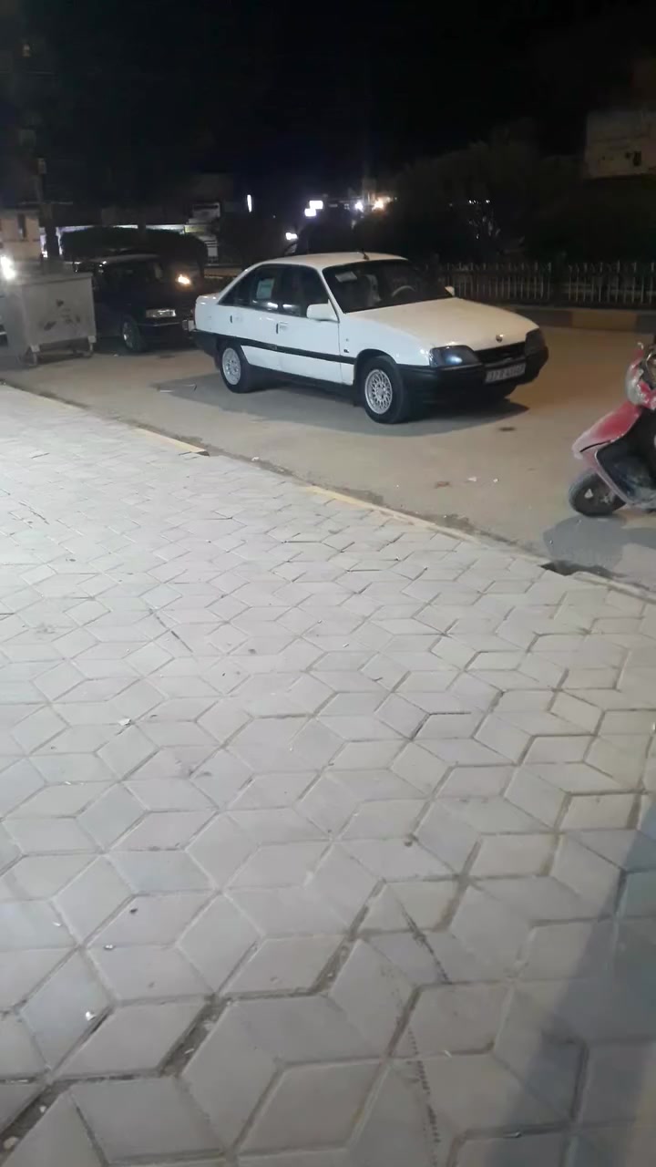 السلام عليكم سياره هوبل للبيع بنزين كربون موجود شرط وكاله وتحويل سياره بالسمنه محرك بيها نفخ اوتوماتيك موديل 89 سنويته لغايه 30 سياره جاهز السعر 30 بها مجال رقم الهاتف(***********)
