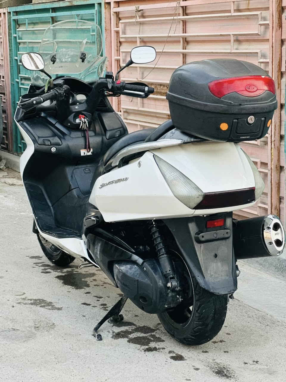 السلام عليكم سلفر ونج 400 أوبر لايت زنون نظيفه اي نقص مابيه أوراق كامله السعر 11 المكان الشعله ***********
