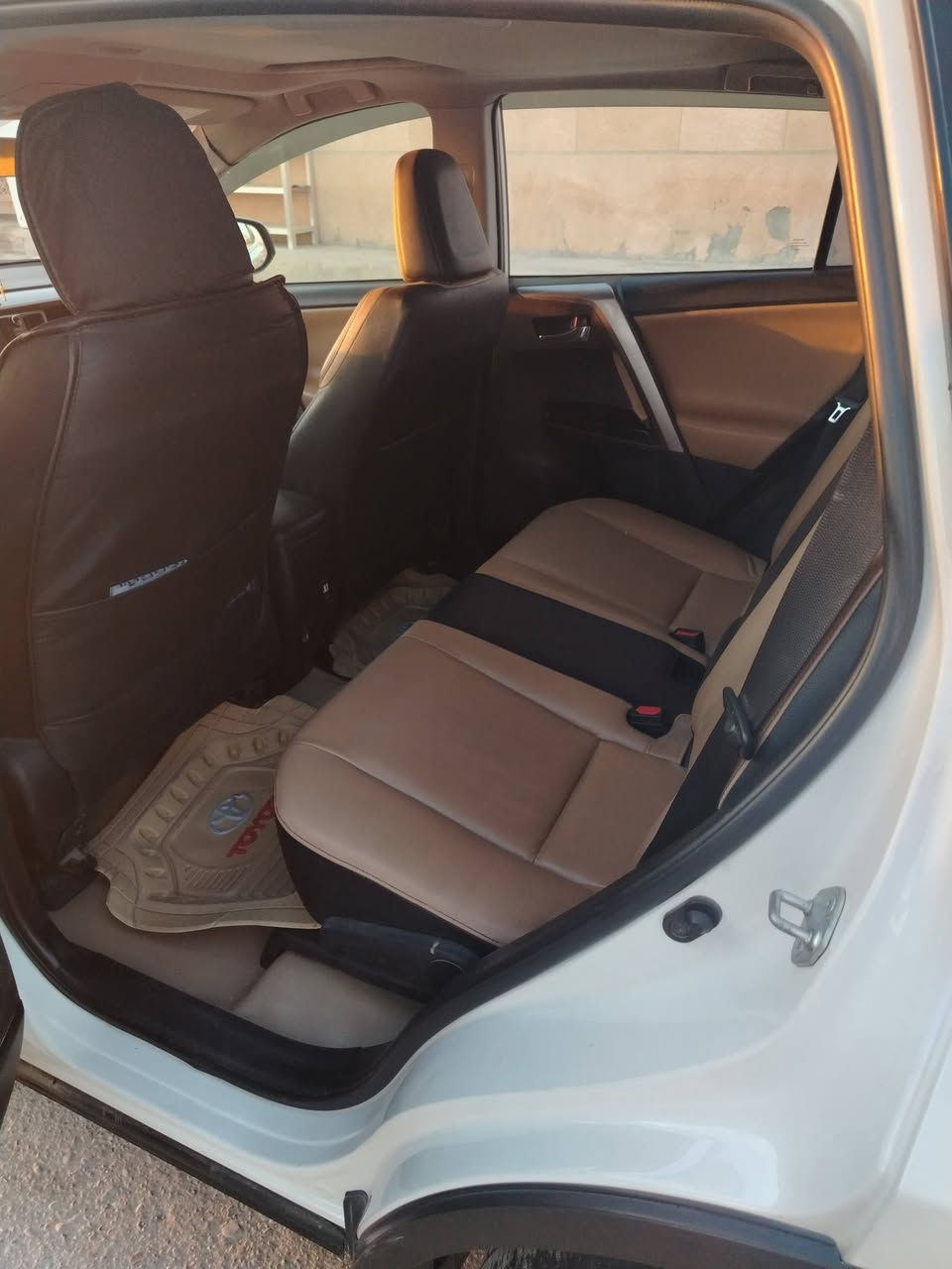 سيارة راف فور ١٨ وارد أمريكي ابيض لؤلؤي سليمانية ضرر بنيد وجامرلق يمن صبغ وجامرلق يسرى مبدل بلاي باسمي معروض ١٧٥ بيه مجال للشراي التواصل ***********
