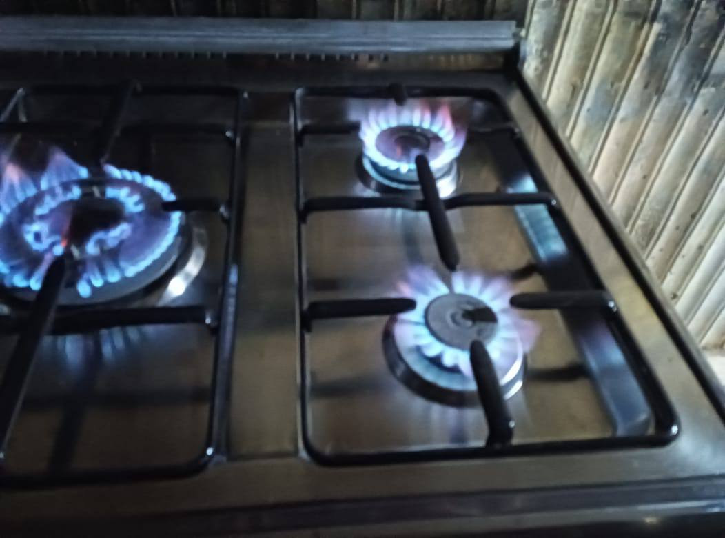 طباخ يوني فينصل مصري على فحص كلة شغال طباخ كلش جديد جيس الشركة بي لسة نضافة مئة بالمئة وبي ضمان شهر اي شي بي يرجع سعر 240وبي مجال لشراي يتصل ***********حلة حي المهندسين
