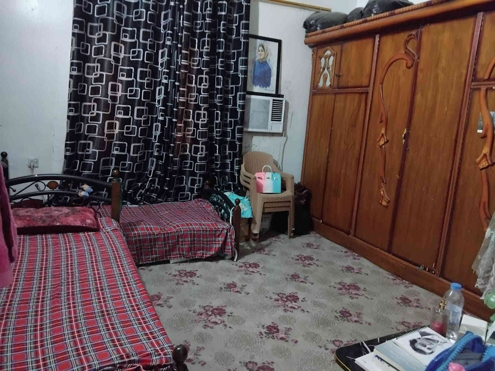 بيت تجاوز مساحه 200م غرفتين نوم وهول ومطبخ وحمام واستقبال وكراج وترك مخزن بيت صب   سعر 45بي مجال قليل زعفرانيه دور الاساتذه معهد خدمات رقم ***********واتساب
