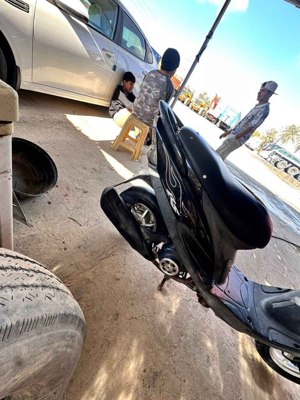 سلام عليكم
دراجه ماكس عدله بلادي (كفاله) 
دراجه ملحه 
كفارت بلادي كله مختم 
بيه ويل نجمه 
قبق فلاوين 
قطرة اكسل و دهن 
دبل خلفي  كله اصلي تفاصيل خاص مكاني مركز 
***********
