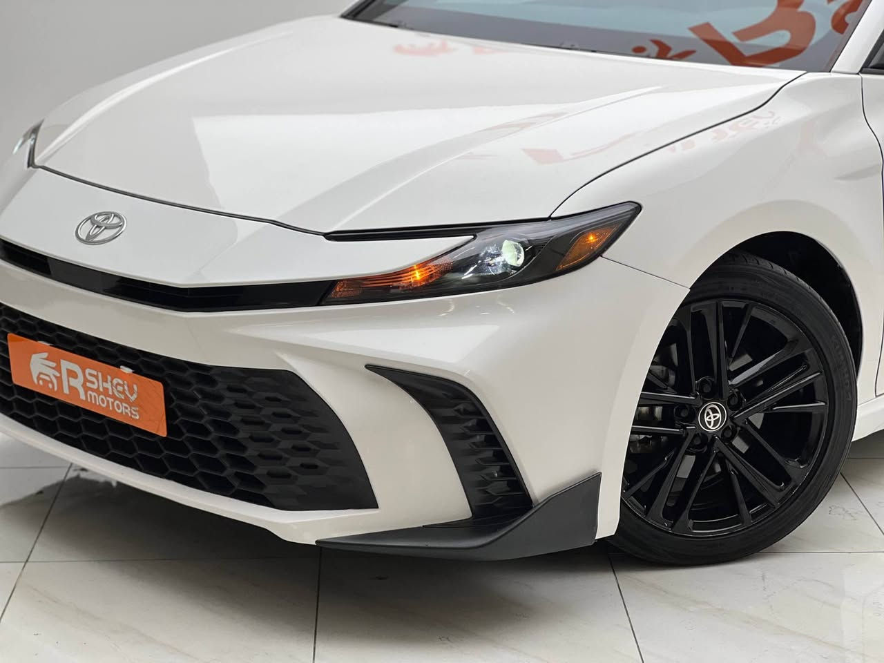 Toyota Camry SE+ 2025
تويوتا كامري 2025

مواصفات +SE:
فتحة سقف كشنات كهرب و جلد و تدفئة رادارات جانبية و خلفية 

مكينة 4 سلندر حجم 2.5 لتر تنفس طبيعي هايبرد 
ماشية 17,000 ميل و بحالة ممتازة 

ضرر السيارة جاملغ و شبر من البنيد مكفولة من كير و محرك 
وكهربائيات….
ايرباكات و دواخل سليمة ١٠٠٪؜ 
السيارة مامرقمة تترقم ارقام شمالية..

ب  سعر (259$) ورقة و بيها مجال للطيبين

مكان السيارة

دهوك -معرض ارشف R-Shev
رقم51 من معارض التيرمينال 

***********
*********** دهوك, العراق
