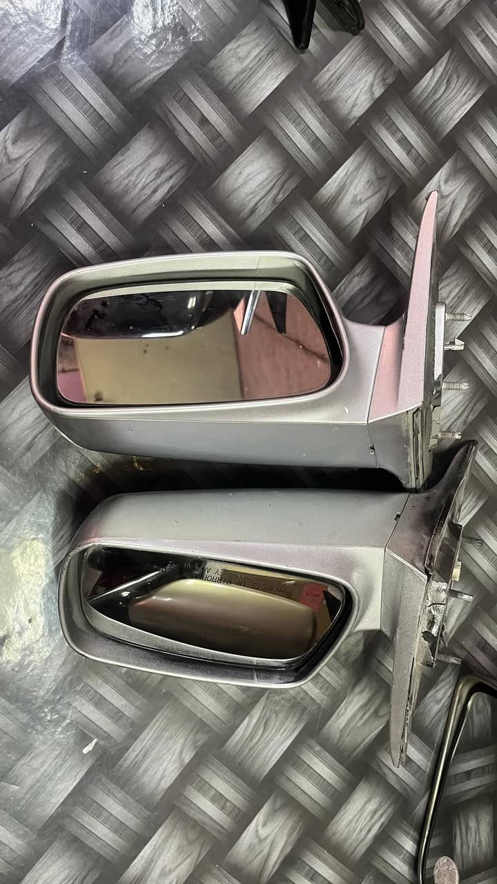 اخوان يوجد ثلاثة ازواج مرايا جانبية كامري من2007 الى 2011الزوج الاسود وارد يابان شفط واشارة وترحيب. والذهبي والسلفر وارد امريكي


**إذا كنت صاحب هذا الإعلان وتريد حذفه لأي سبب، رجاءا أرسل رسالة إلى الدعم الفني**