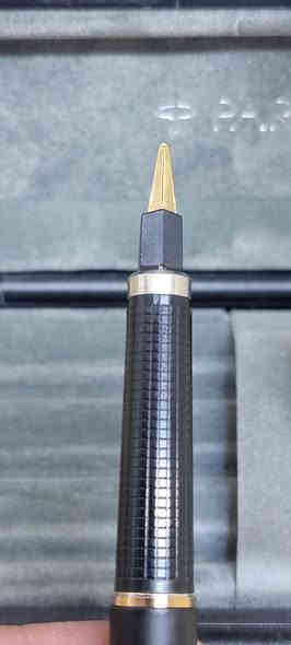 السلام عليكم
توفر سيت باركر كلاسك امريكي غير مستخدم نهائيا و بالعلبة الاصلية
بلد الصنع:امريكي
سنة الصنع : ثمانينات 
حالة القلم : غير مستخدم نهائيا و بالعلبة الاصلية
التعبئة: للحبر كونفيرتر ضغط للجاف لب جاف باركر 
 حجم النبلة : ميديم للحبر 1 ملم للجاف
السعر مع علبة حبر 50 مل هدية و 2 لب اصلي: 85،000
للحجز يرجى مراسلتنا عبر الواتساب
***********
