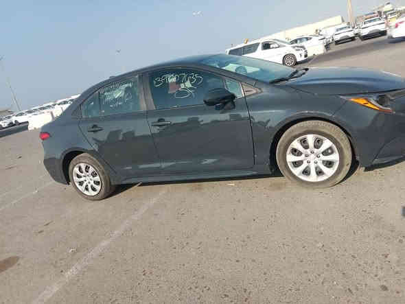 السلام عليكم كورولا موديل 2024
دخول جديد قبل بومين دخلت ترقيم جديد البارحه رقمتها 
بيها قطعتين 
باب السكن بصف السائق تبديل تفصيخ 
وبيها الباب الخلفي بي تصليح وصبغ 
بيها بعض الرصعات خفيفه 
صور الحادث وصور الإمارت بدون رقم صوره الشاصي ويا المنشور 
وهاي كل تفاصيل السياره 
ماشيه 40700كم تقريباً 
داخل مخمل 
تحكمات استيرن 
كامره 
رادارات 
وبعد مواصفات والله ما أعرف بيها 
مكفولة من محرك وكير وصدر وتايرات ودواخل وبجم وصندوك كله جديد وضع شركه 
مكانها بغداد البلديات قرب الشقق الفلسطينية 
***********
السعر 155$ وبها شي بسيط
