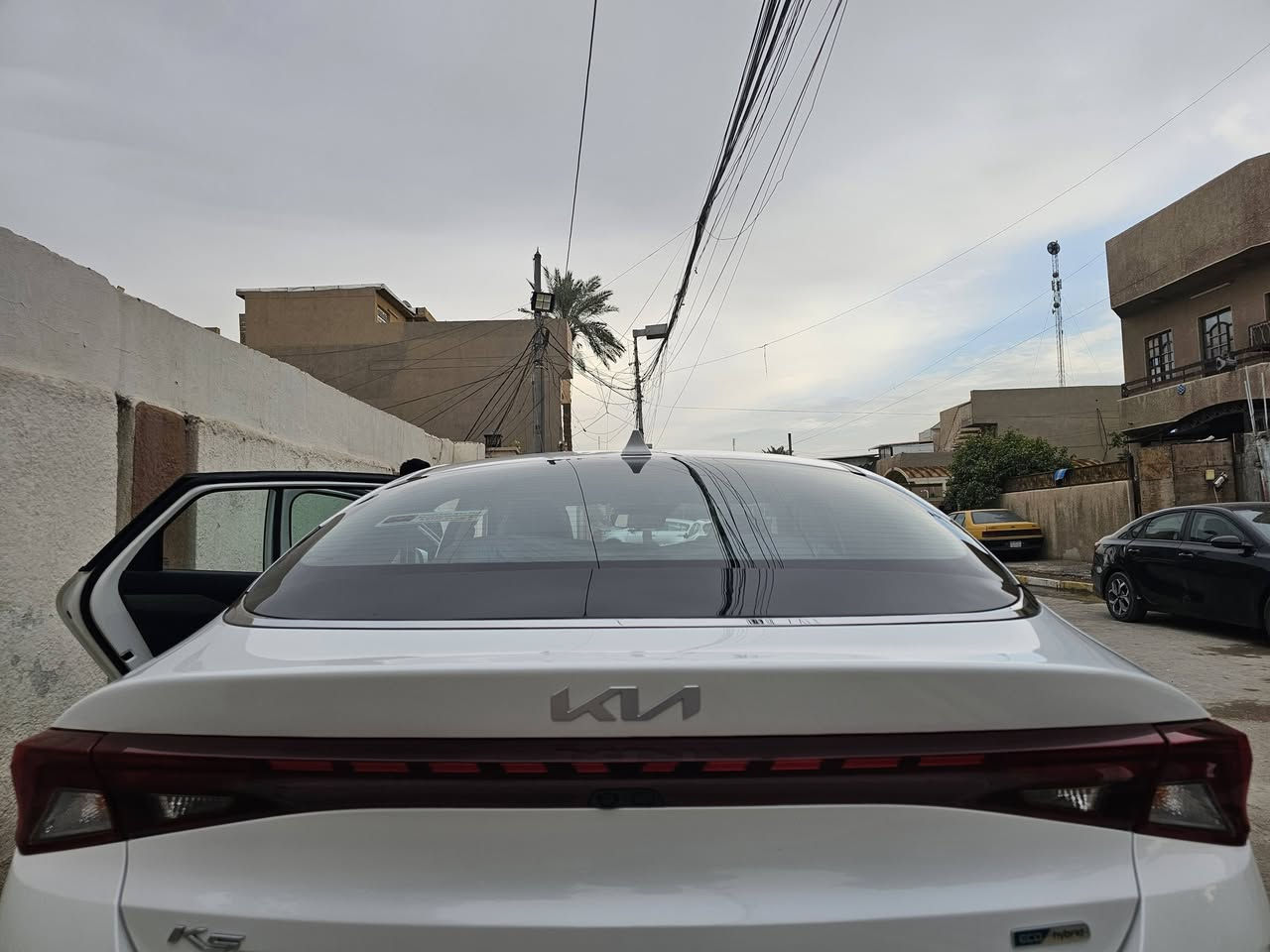 السلام عليكم كي 5 هايبرد تفويله اتمشيك ٩٠٠ كيلو
موديل ٢٠٢٢ خليجي وارد كوريا استيراد خاص ماشيه ١٠٣ الف طبعا اخذته ماشيه ٦٠ الف مشي في كوريا مواصفات دبل جام عزل  مو طبيعي جام اربعه اوتو صندوق ذكي يفتح عند الاقتراب كشنات جلد ابيض تدفه استيرن وتدفه كشنات زر افيو يعرض الكامره اثناء السوق تحديد مسار قياده ذاتيه ومثبت سرعه شفتات استيرن اوتو هولد هند بريك بصمه مود درايف بصمه مري شفط دخول ذكي اندوريد اوتو وابل كار بلي كير ماوس وضع تقنيه الهواء تشغيل عن بعد داخل بيانو ابلاك

سياره اني رقمتها على ايدي صارلها سنتين   تقريبا من دخلت للعراق والسونار موجود بالصور مجرد صبغ دعاميه الخلفيه صبغ في كوريا يعني صبغ شركه اثر شخوط  وتعديل اسفل الباب الخلفيه وكلها في كوريا على كد شبر موضحه بالسونار مكفوله من اي دعمه 

السياره بأسمي تحويل ثاني يوم

مكان بغداد 

***********

السعر ١٧٩ ورقه
