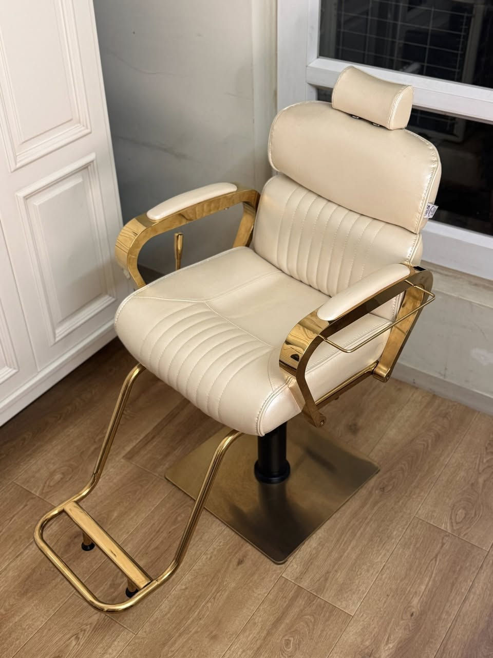 كرسي صالون للبيع
خذته 350 وابيعه ب 250 
الي ادور كرسي هذا يفيدها جديد  
رفعولي المنشور


**إذا كنت صاحب هذا الإعلان وتريد حذفه لأي سبب، رجاءا أرسل رسالة إلى الدعم الفني**