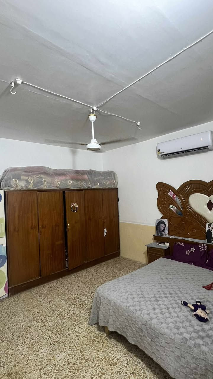 دار للبيع
مساحه 94متر طابق واحد بناء شيلمان 
البيت كلش نضيف 
حي المكرمه خلف مركز شرطه الوفاء بفرعين 
استقبال وهول ومطبخ وصحيات ثنين وغرفه 
للاستفسار -***********
السعر مناسب مال مستعجل
