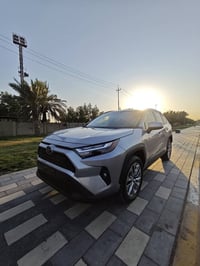 2025 Toyota RAV4 XLE Premium | للبيـع  💎 لون سلفر ملكي يخبل 💎 📍 ممشى: ...
