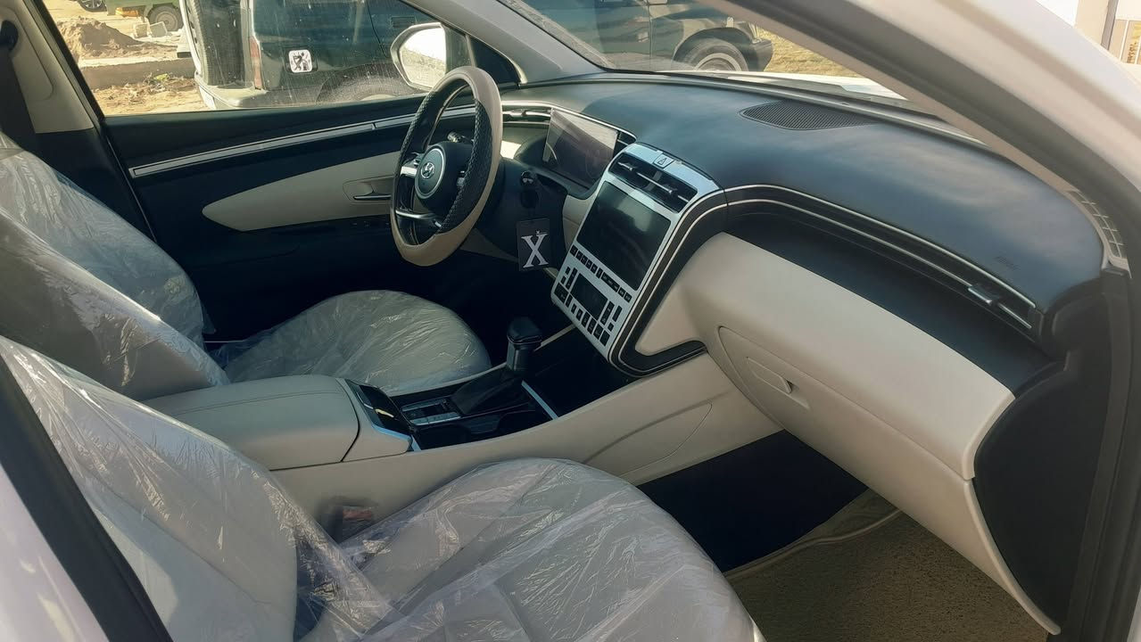 السلام عليكم  توكسان  موديل ٢٠٢٤ فول بني روما ماشيه ٢٠ الف  رقم شمالي تريد وكاله تريدتحويل الشراي يتصل على ***********.
