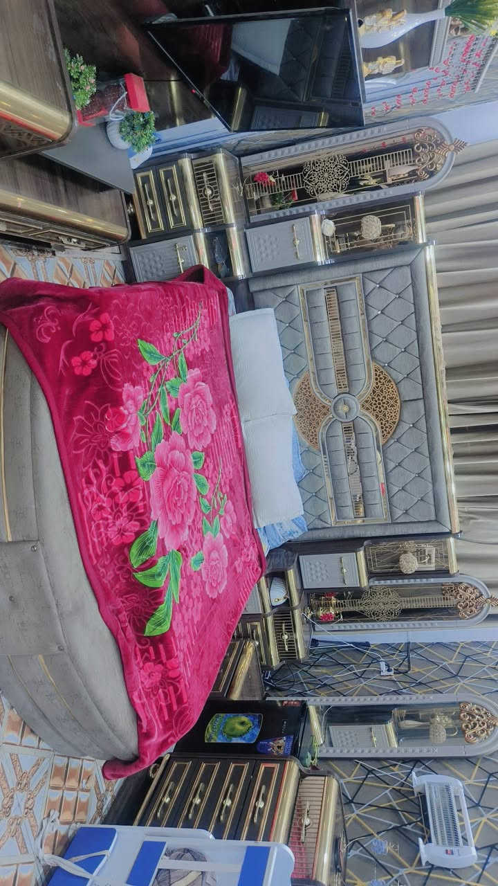 سلام عليكم غرفه اخشاب ملكيه 11 قطعه البيع شراي يتواصل وياي خاص علا هاذا رقم بي وتساب ‏‏‪***********‬‏
