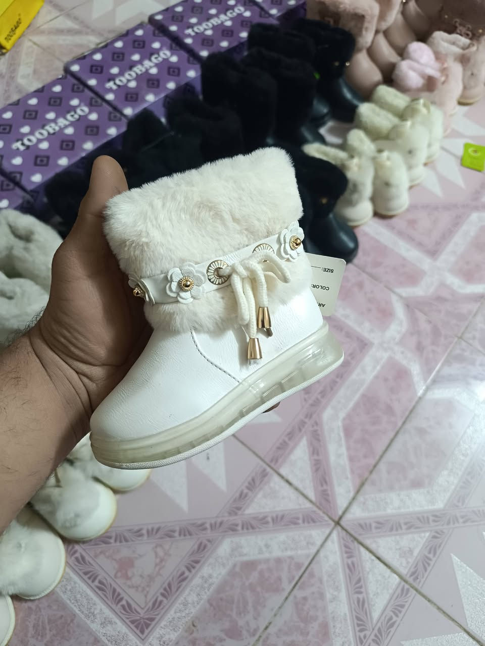 تصفية محل بوتات للبيع 
***********
